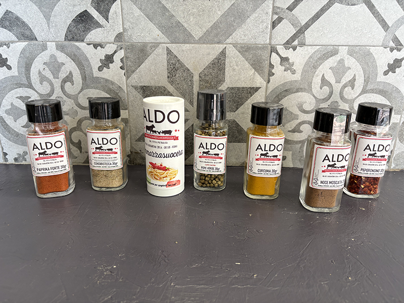 Selezione di Salse artigianali da Spoleto e Spezie personalizzate. Ideali per condire le nostre carni e accompagnare le nostre pietanze