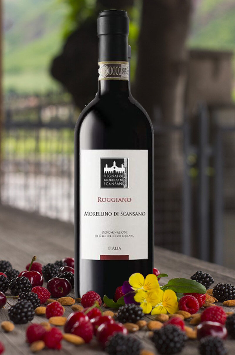 Il Morellino di Scansano Docg Roggiano è la nostra interpretazione più tipica del Morellino di Scansano e del Sangiovese in Maremma. Il Morellino di Scansano Roggiano ha un colore rubino pieno, ricco di materia cromatica, vivacizzato da riflessi purpurei. Il bouquet olfattivo si caratterizza per carattere e piacevolezza, ampiezza e profondità, con note fruttate, floreali e speziate soffuse a sentori di sottobosco. La godibilità dell’assaggio non si fa mancare nulla in quanto a persistenza ed equilibrio: i tannini sono ben presenti ma eleganti, sottili, bilanciati, assieme alla freschezza, da una rotondità fruttata.