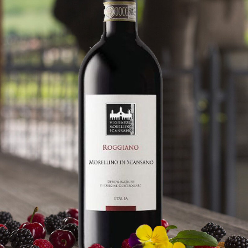 Il Morellino di Scansano Docg Roggiano è la nostra interpretazione più tipica del Morellino di Scansano e del Sangiovese in Maremma. Il Morellino di Scansano Roggiano ha un colore rubino pieno, ricco di materia cromatica, vivacizzato da riflessi purpurei. Il bouquet olfattivo si caratterizza per carattere e piacevolezza, ampiezza e profondità, con note fruttate, floreali e speziate soffuse a sentori di sottobosco. La godibilità dell’assaggio non si fa mancare nulla in quanto a persistenza ed equilibrio: i tannini sono ben presenti ma eleganti, sottili, bilanciati, assieme alla freschezza, da una rotondità fruttata.